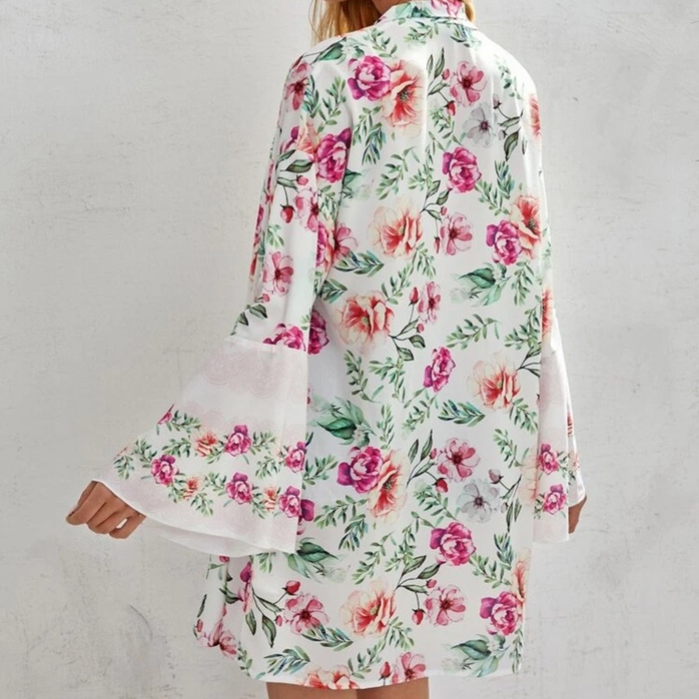🆕LAST ONE!🛍 Beach Blossom Bell Sleeve Kimono 🌸 - Picture 3 of 4